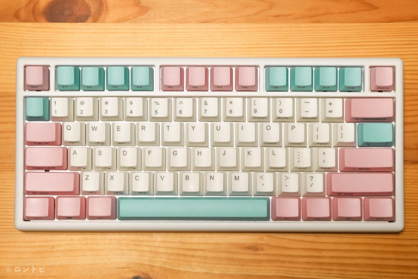 Niz Plum 75 keyboard.jpg Niz Plum 75 keyboard